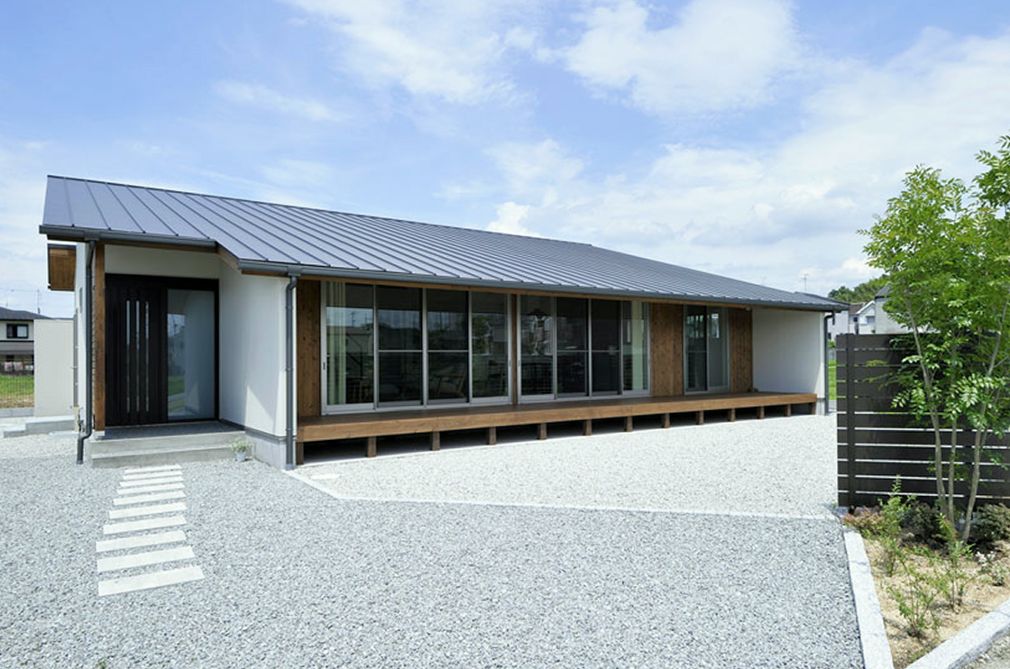 自然と住まう田園風景の中の平屋
